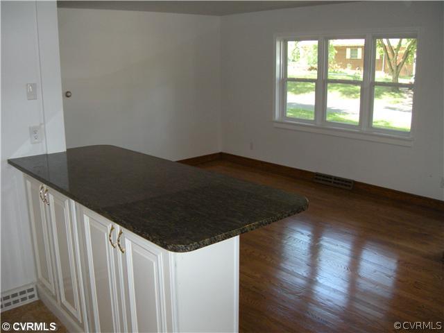 6547 Ludwig Road Richmond, VA 23225 - Photo 4 of 12 Kitchen - Breakfast bar