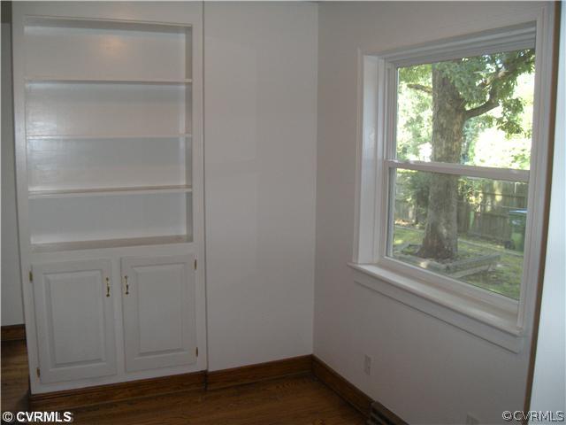 6547 Ludwig Road Richmond, VA 23225 - Photo 7 of 12 Dining Room - Built-in book shelves.