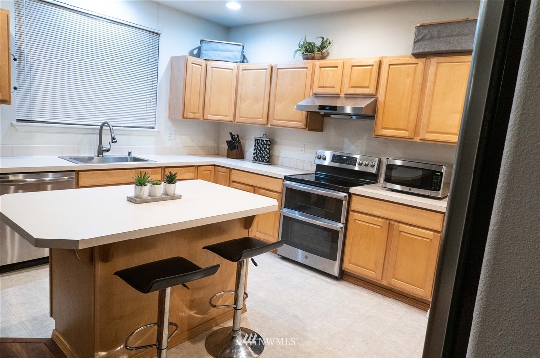 17927 110th Place Southeast Renton, WA 98055 - Photo 2 of 16 Gallery Image 2