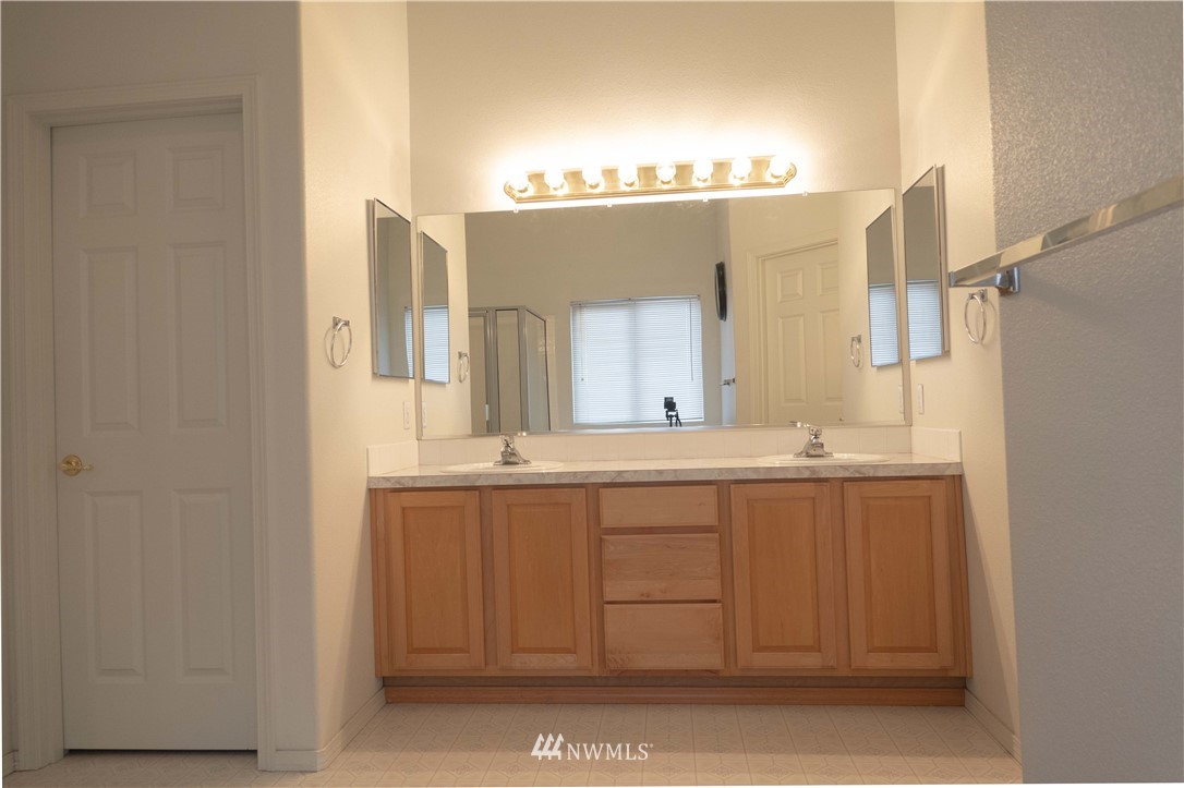 17927 110th Place Southeast Renton, WA 98055 - Photo 11 of 16 Gallery Image 11