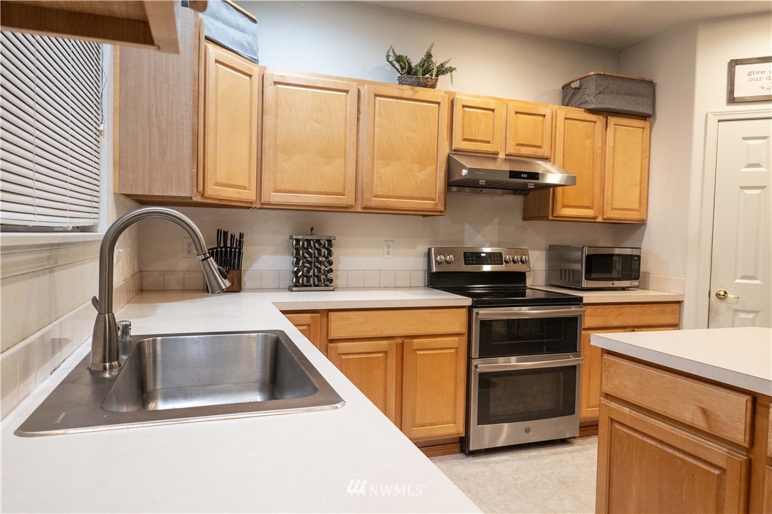 17927 110th Place Southeast Renton, WA 98055 - Photo 3 of 16 Gallery Image 3