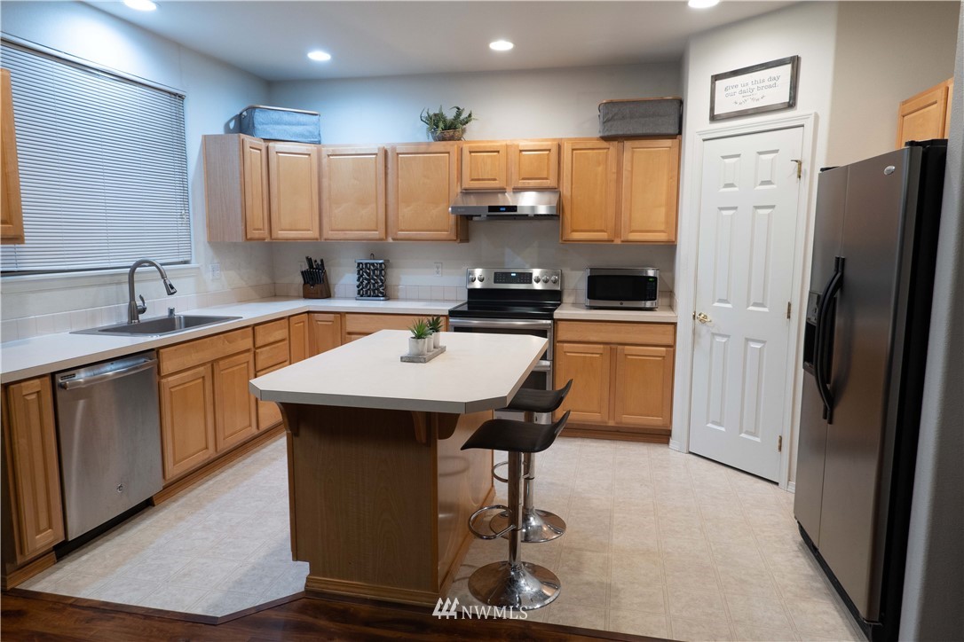 17927 110th Place Southeast Renton, WA 98055 - Photo 4 of 16 Gallery Image 4