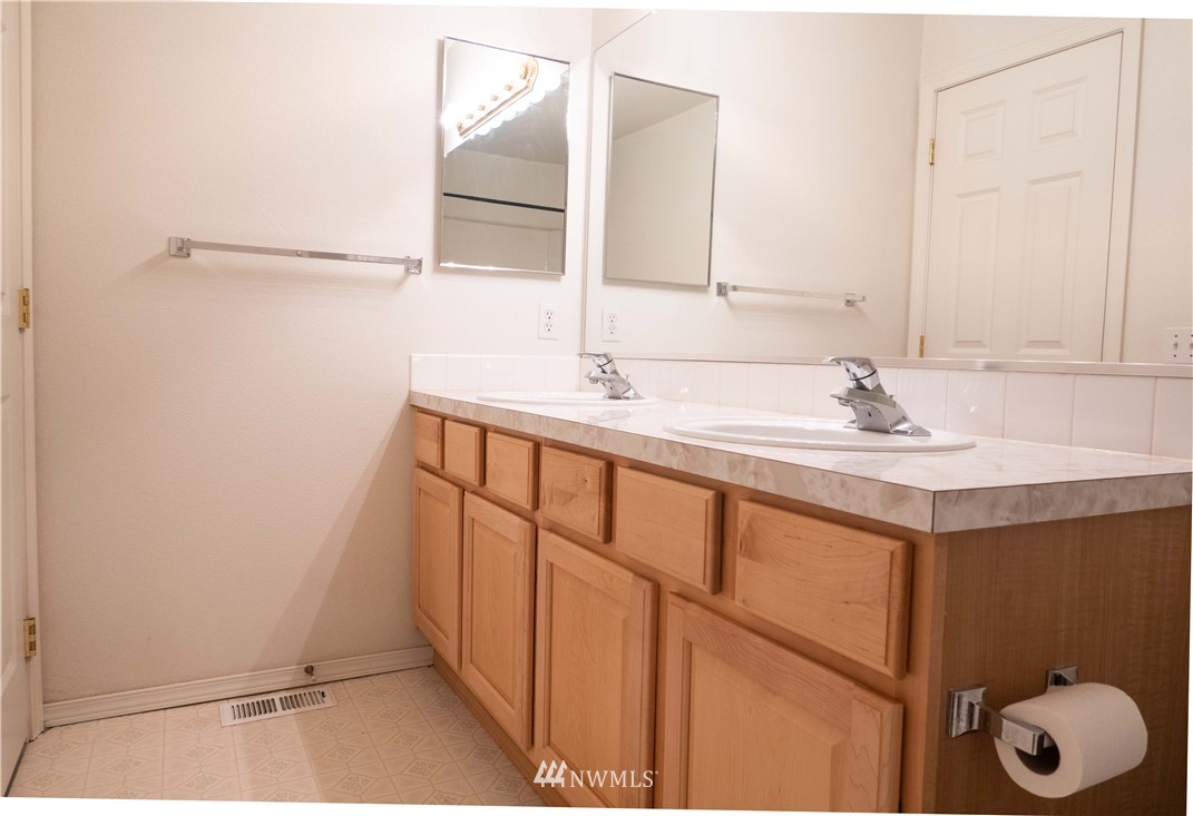 17927 110th Place Southeast Renton, WA 98055 - Photo 9 of 16 Gallery Image 9