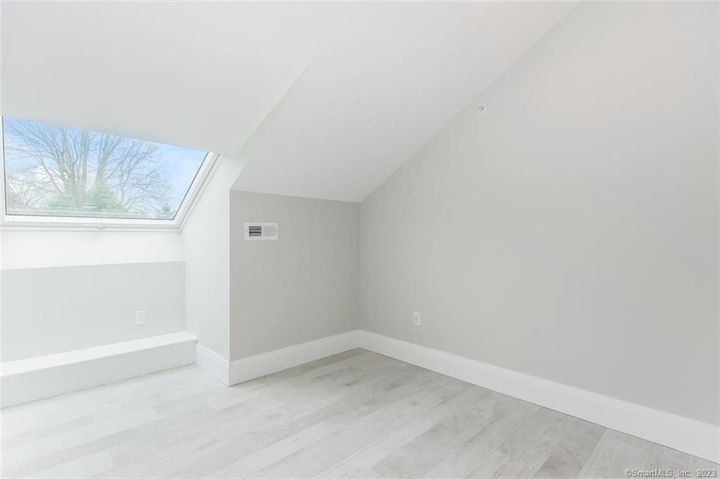 1990 Bronson Road, Unit 8 Fairfield, CT 06824 - Photo 19 of 28 a view of small space