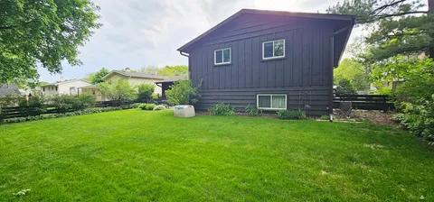 905 Nottingham Lane, Crystal Lake, IL 60014