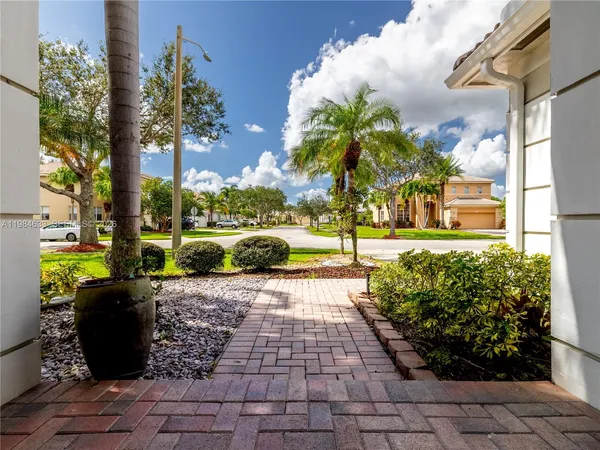 $5,500 | 903 Northwest 167th Avenue, Pembroke Pines, FL 33028