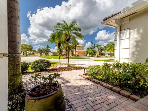 $5,500 | 903 Northwest 167th Avenue, Pembroke Pines, FL 33028