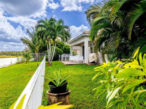 $5,500 | 903 Northwest 167th Avenue, Pembroke Pines, FL 33028