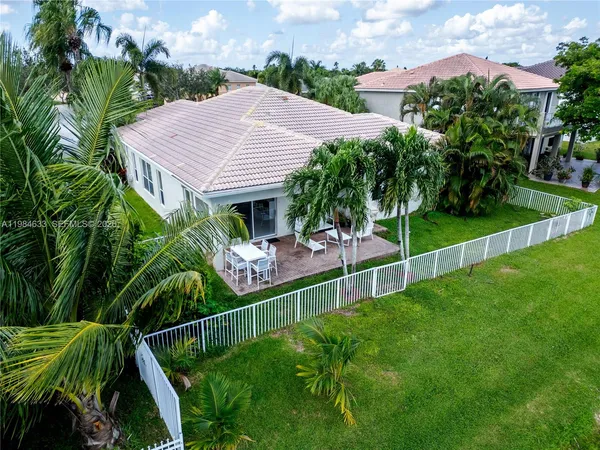 $5,500 | 903 Northwest 167th Avenue, Pembroke Pines, FL 33028