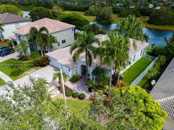 $5,500 | 903 Northwest 167th Avenue, Pembroke Pines, FL 33028