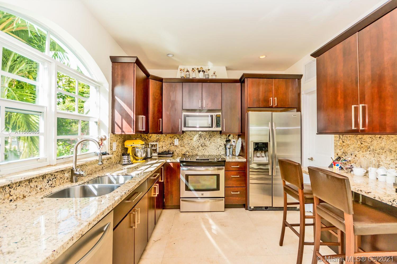 290 Fernwood Road, Unit 2 Key Biscayne, FL 33149 - Photo 8 of 28