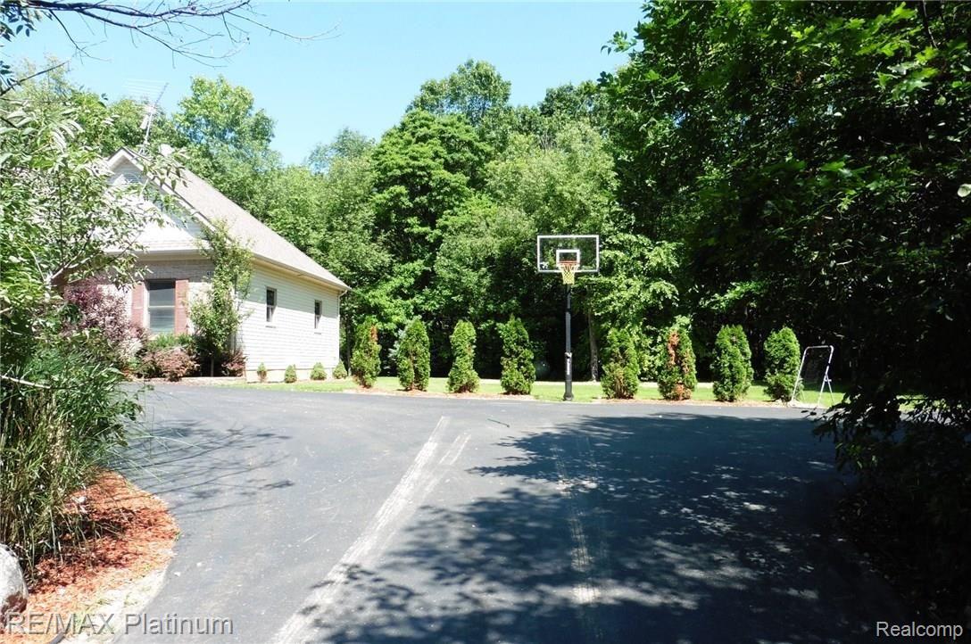 4320 Center Road Linden, MI 48451 - Photo 17 of 25 DriveWay.1