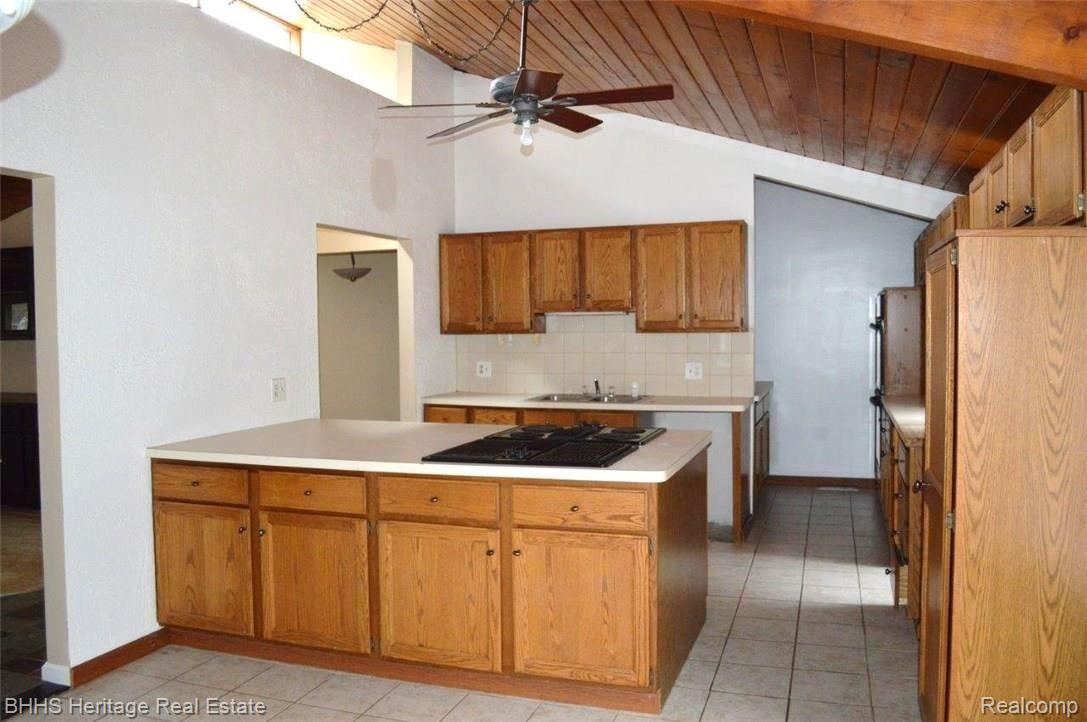9209 Maltby Road Brighton, MI 48116 - Photo 10 of 35 Kitchen (2).jpg