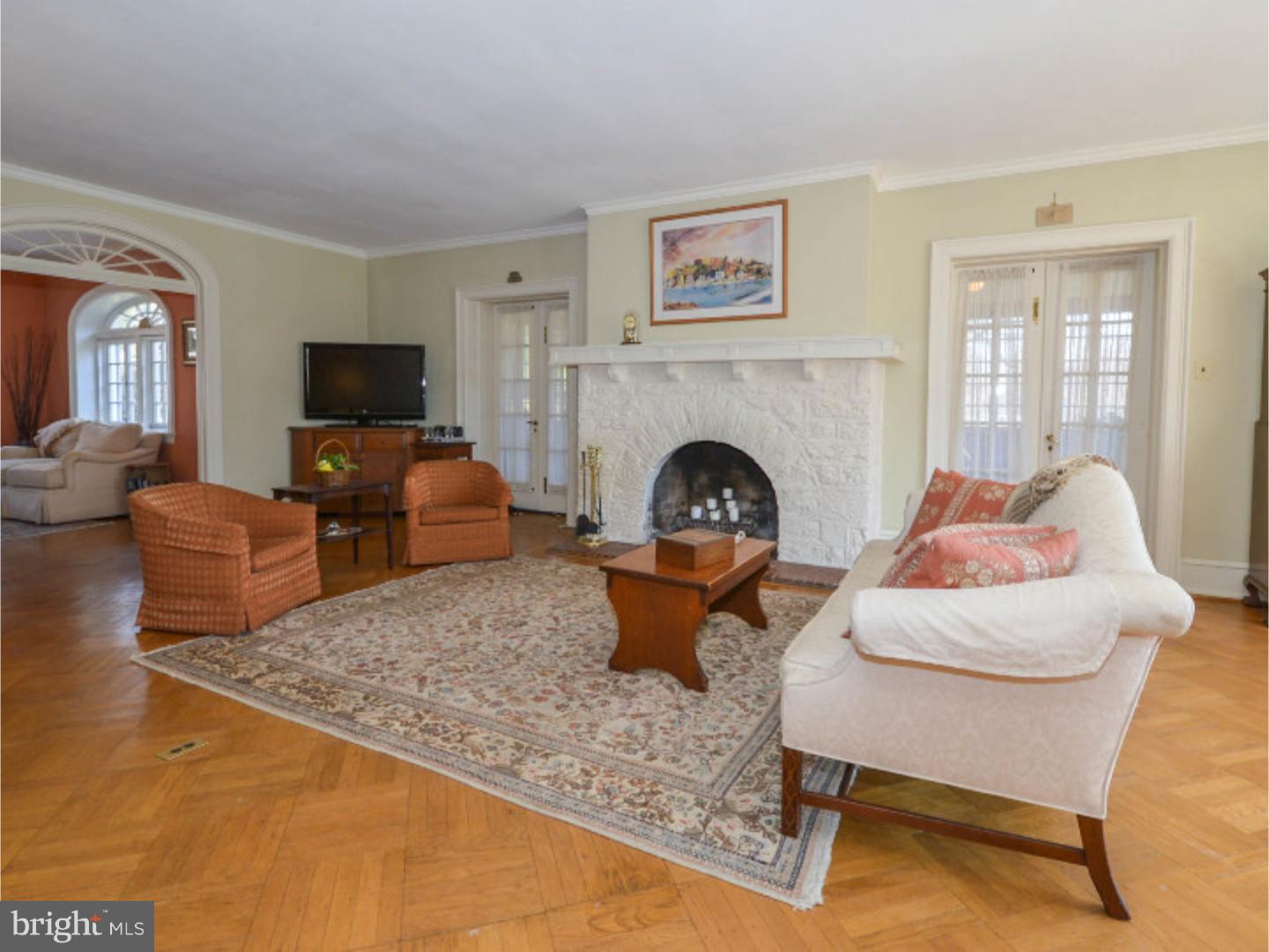 400 Newbold Road Jenkintown, PA 19046 - Photo 3 of 18 Living Room