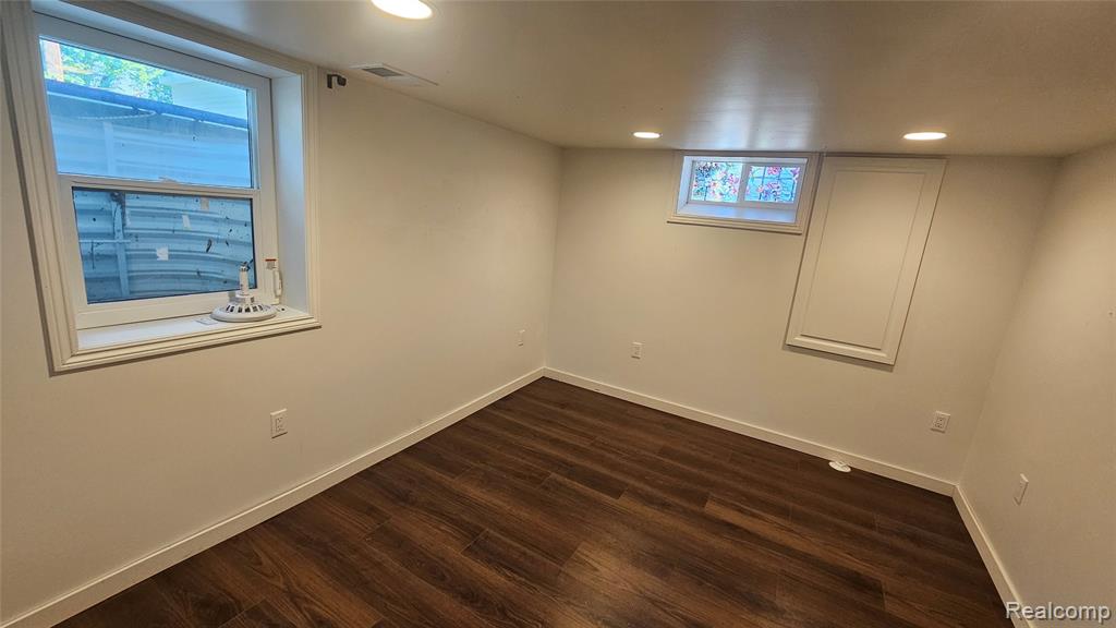 211 Starr Avenue Pontiac, MI 48341 - Photo 22 of 33
