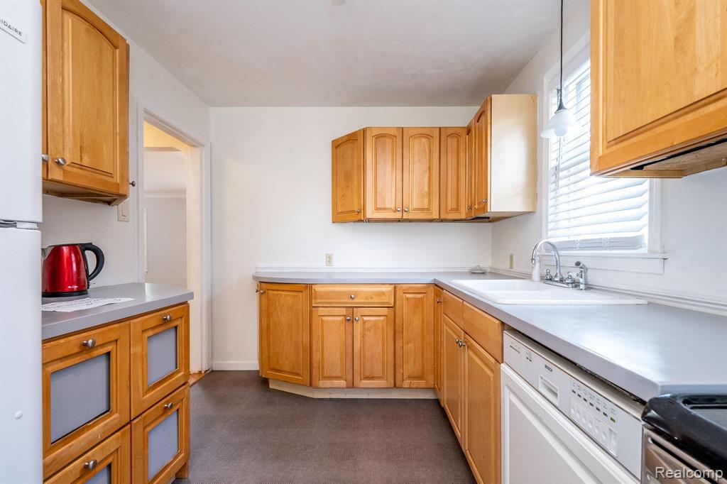 1776 Hampton Road Grosse Pointe Woods, MI 48236 - Photo 17 of 45