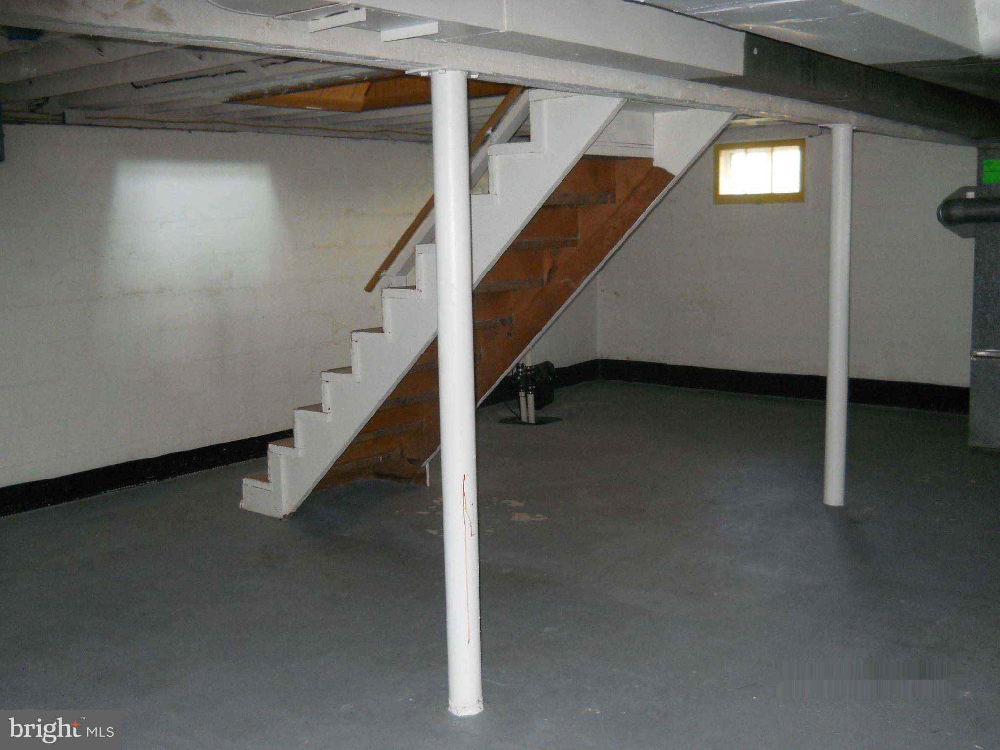 5543 Oakland Road Baltimore, MD 21227 - Photo 11 of 14 Basement