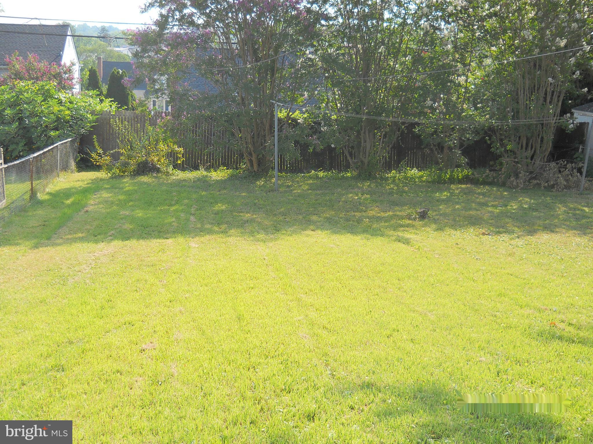 5543 Oakland Road Baltimore, MD 21227 - Photo 14 of 14 Backyard