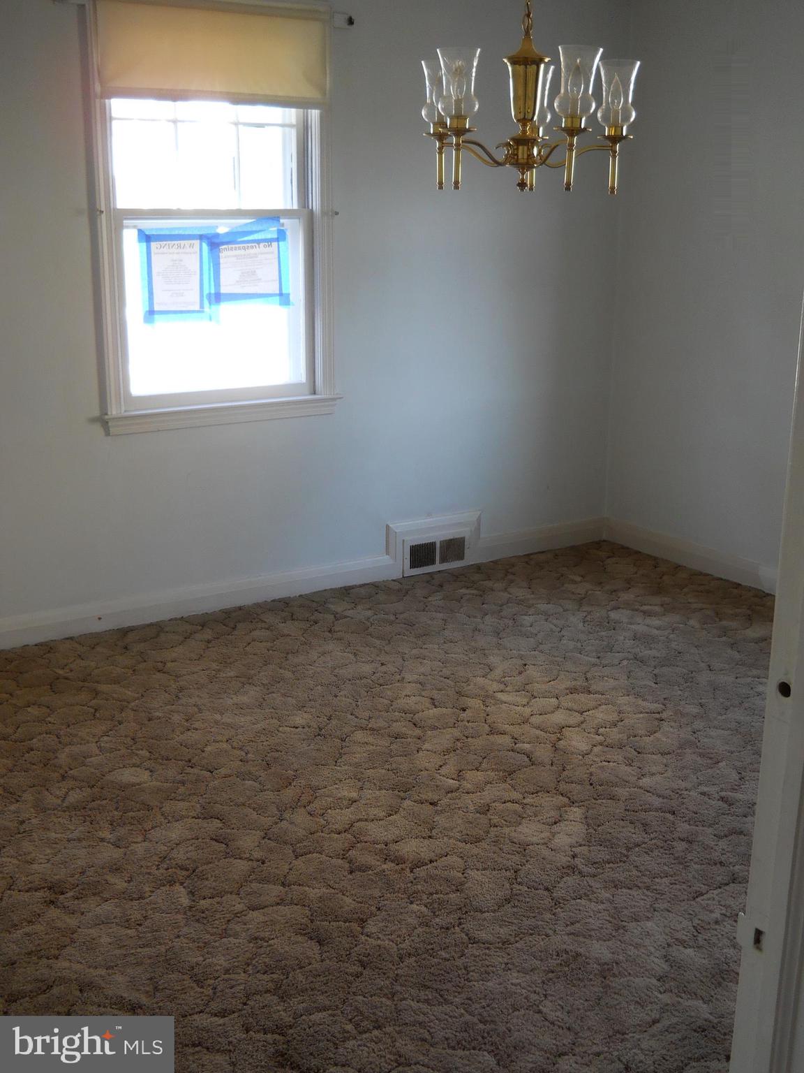 5543 Oakland Road Baltimore, MD 21227 - Photo 4 of 14 Diningroom