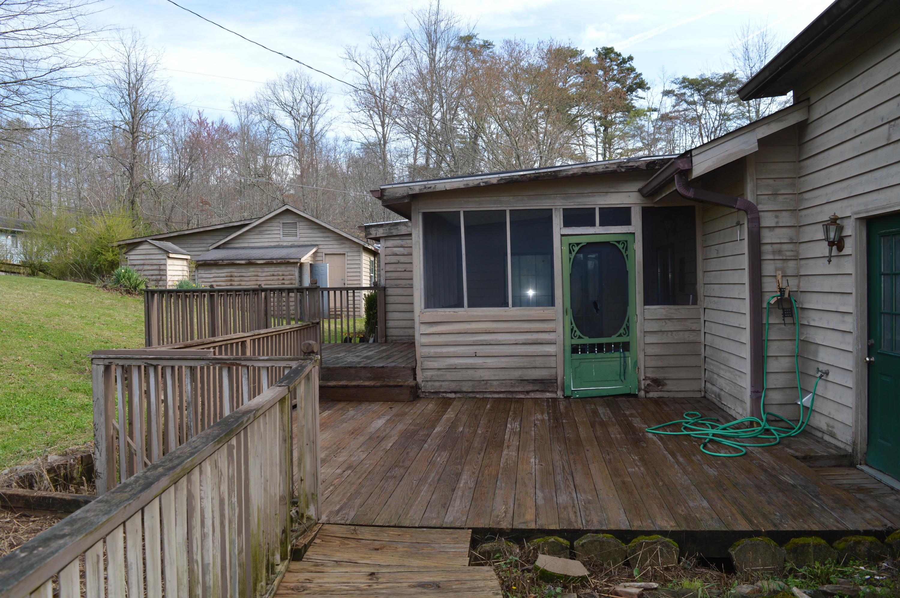 123 Mynatt Cox Lane Heiskell, TN 37754 - Photo 29 of 38 Large back deck