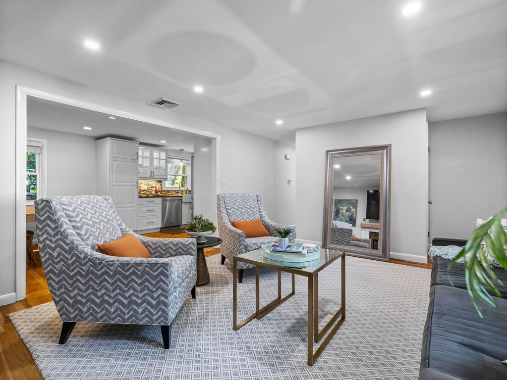 1 Bow Street Wellesley, MA 02481 - Photo 4 of 18