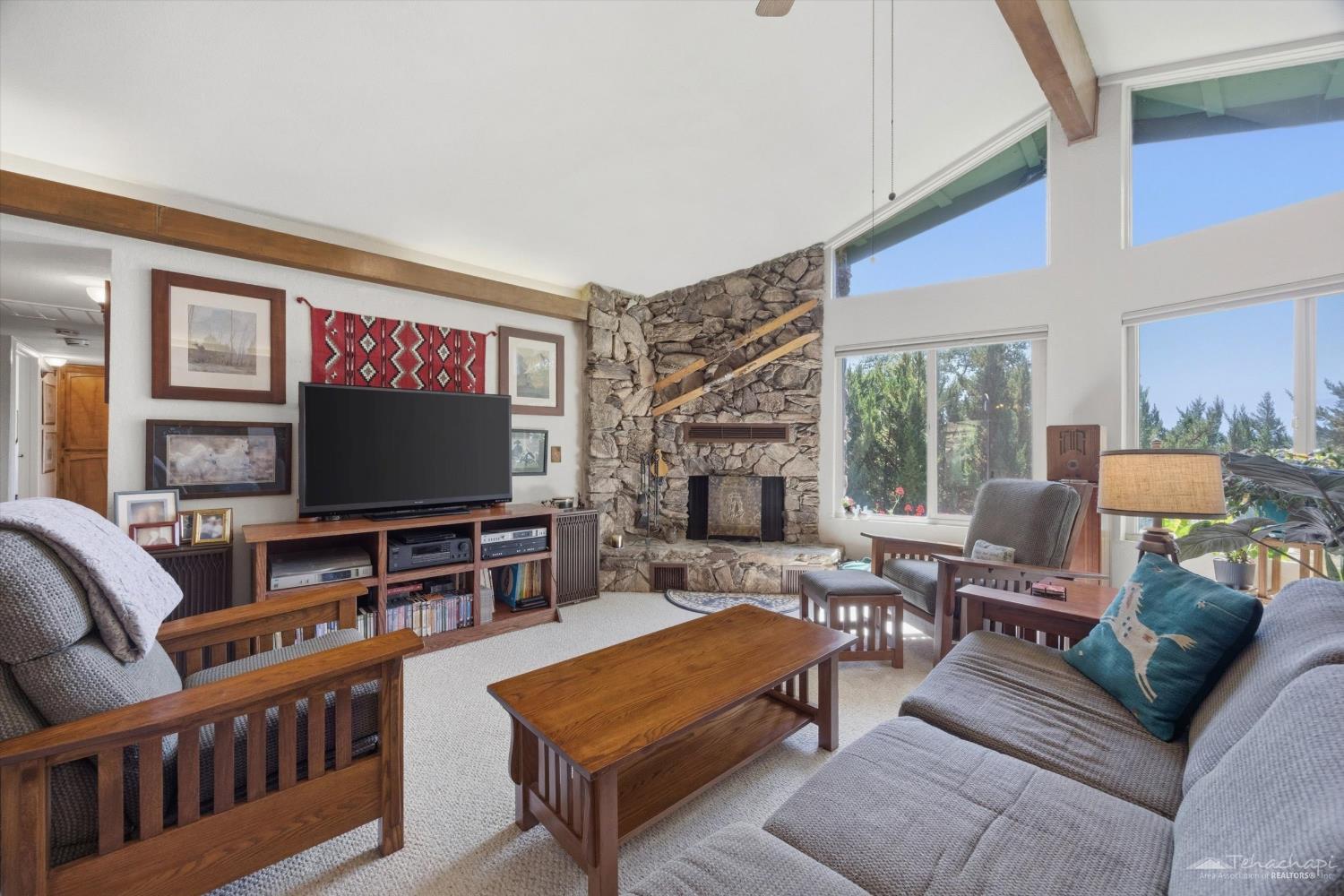 25981 Bear Valley Road Tehachapi, CA 93561 - Photo 2 of 37 Gallery Image 2