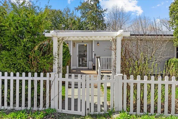 $405,000 | 9 Railroad Lane, Shelburne, VT 05482