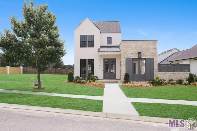 $670,000 | 18658 Oakland Crossing Boulevard, Prairieville, LA 70769