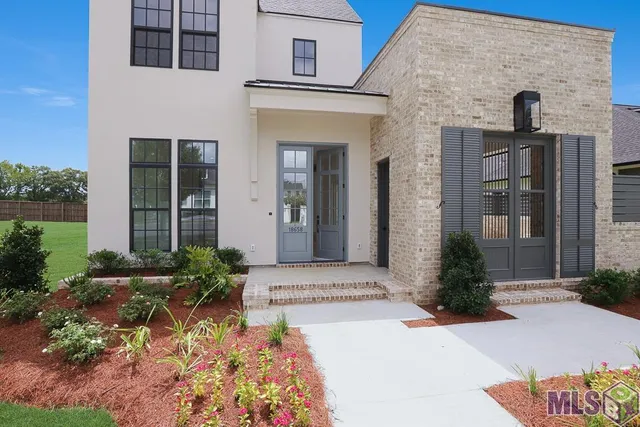 $670,000 | 18658 Oakland Crossing Boulevard, Prairieville, LA 70769