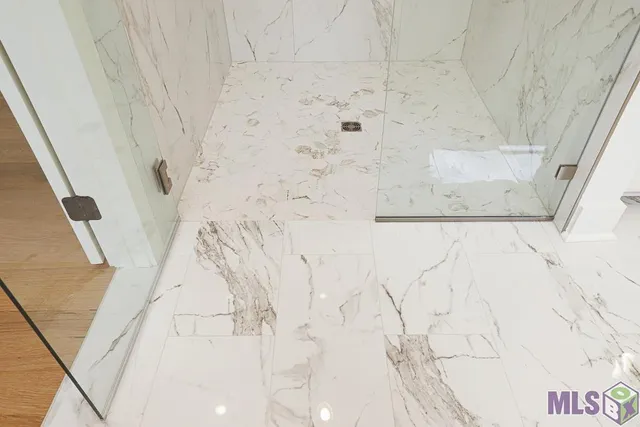 $670,000 | 18658 Oakland Crossing Boulevard, Prairieville, LA 70769