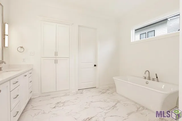 $670,000 | 18658 Oakland Crossing Boulevard, Prairieville, LA 70769