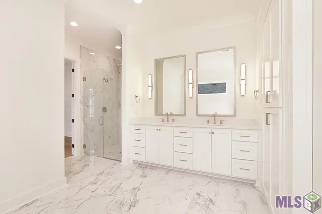 $670,000 | 18658 Oakland Crossing Boulevard, Prairieville, LA 70769