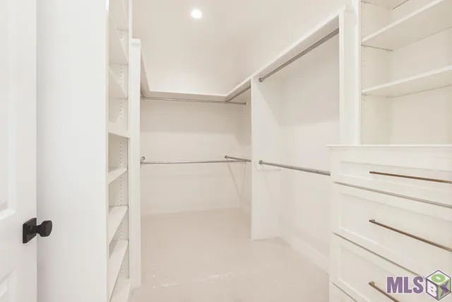 $670,000 | 18658 Oakland Crossing Boulevard, Prairieville, LA 70769