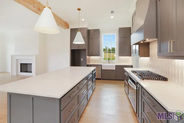 $670,000 | 18658 Oakland Crossing Boulevard, Prairieville, LA 70769