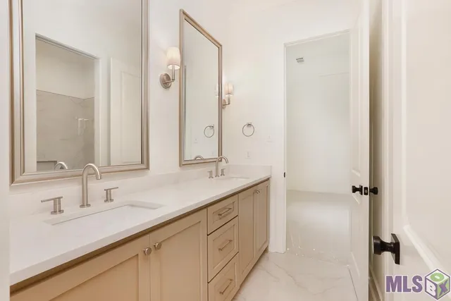 $670,000 | 18658 Oakland Crossing Boulevard, Prairieville, LA 70769