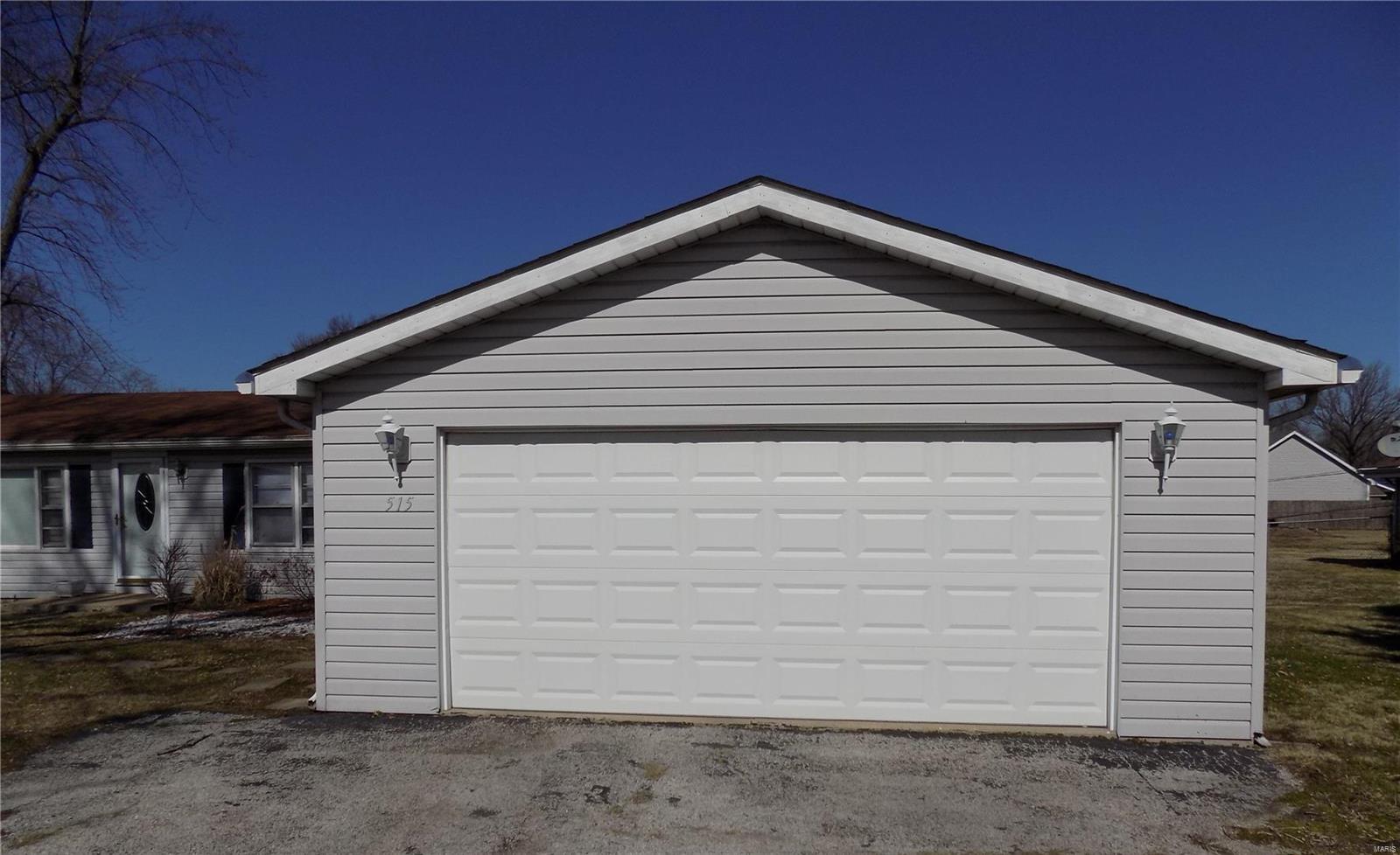 515 East Chain Of Rocks Road Granite City, IL 62040 - Photo 3 of 47