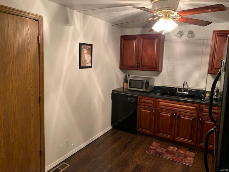 515 East Chain Of Rocks Road Granite City, IL 62040 - Photo 23 of 47