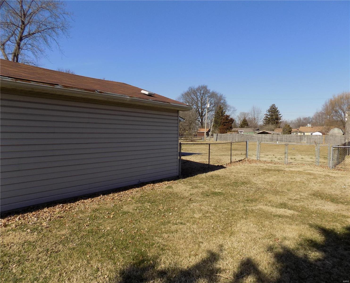 515 East Chain Of Rocks Road Granite City, IL 62040 - Photo 5 of 47