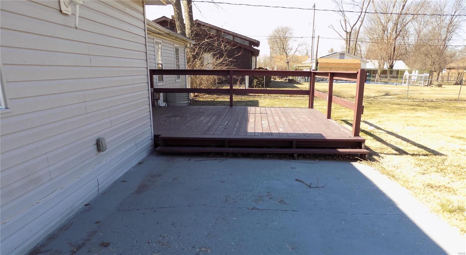 515 East Chain Of Rocks Road Granite City, IL 62040 - Photo 9 of 47