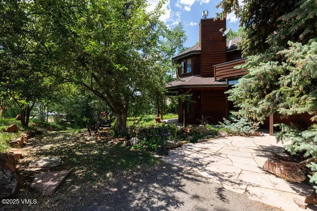 a view of a house with a tree