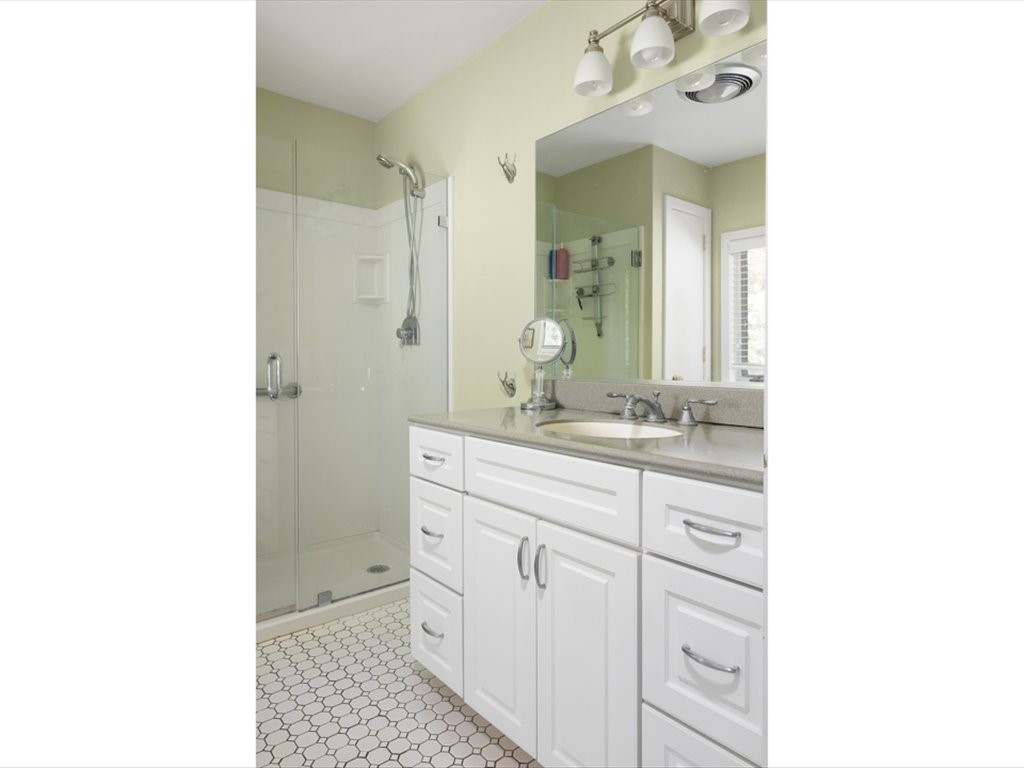 3 Rockridge Road Westerly, RI 02891 - Photo 19 of 33 Gallery Image 19