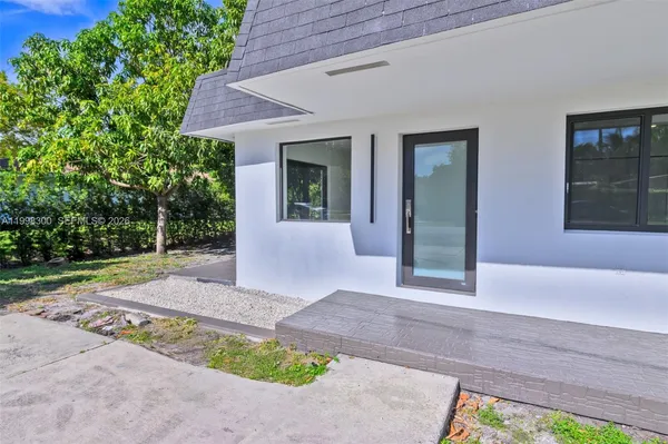 $2,600 | 1595 Northeast 143rd Street, Unit 1, North Miami, FL 33161