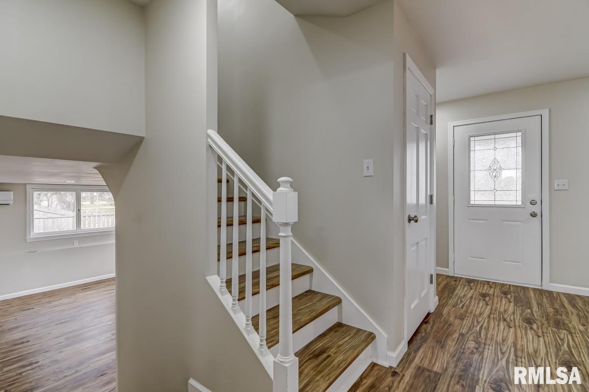 58 Horseshoe Drive Springfield, IL 62702 - Photo 2 of 33