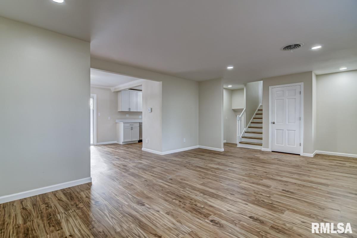 58 Horseshoe Drive Springfield, IL 62702 - Photo 4 of 33