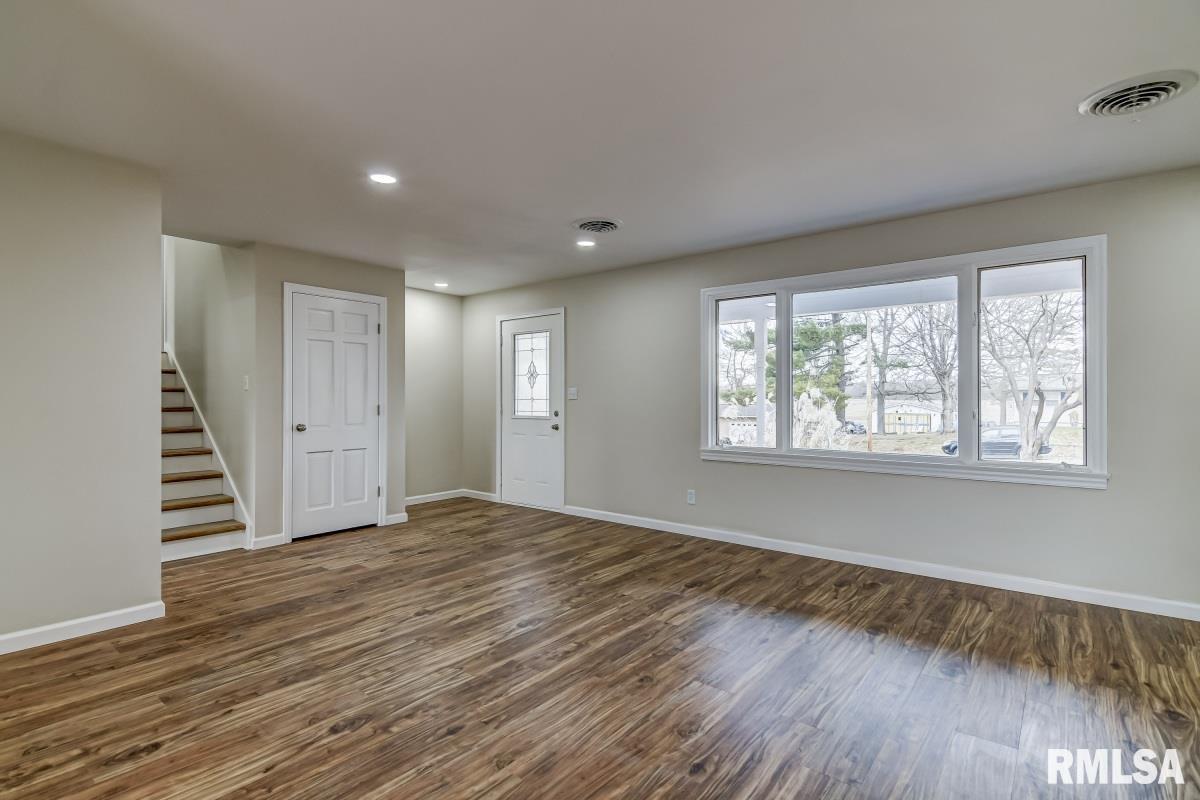 58 Horseshoe Drive Springfield, IL 62702 - Photo 5 of 33