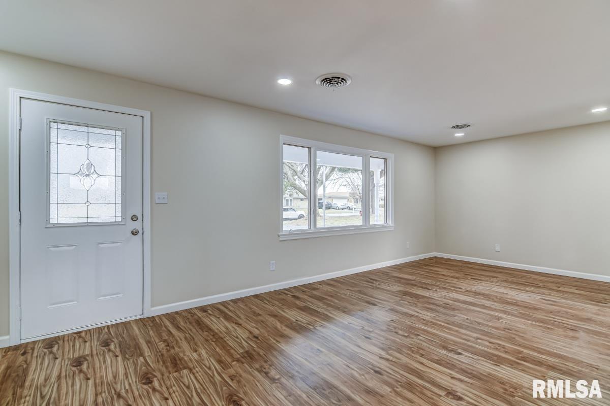 58 Horseshoe Drive Springfield, IL 62702 - Photo 6 of 33