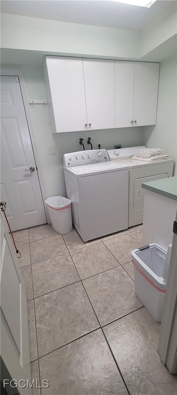 126-128 Tangerine Road Lake Placid, FL 33852 - Photo 21 of 29 a bathroom with a sink a toilet and mirror