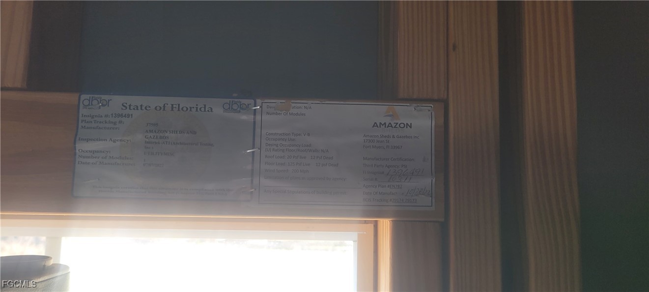 126-128 Tangerine Road Lake Placid, FL 33852 - Photo 25 of 29 a bathroom with a shower