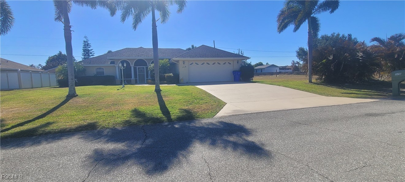 126-128 Tangerine Road Lake Placid, FL 33852 - Photo 3 of 29 a view of a backyard