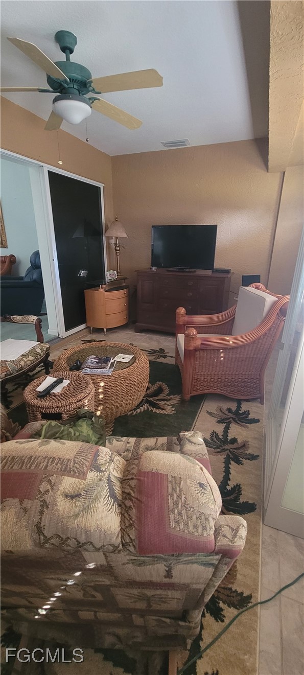 126-128 Tangerine Road Lake Placid, FL 33852 - Photo 4 of 29 a bedroom with a bed and a mirror